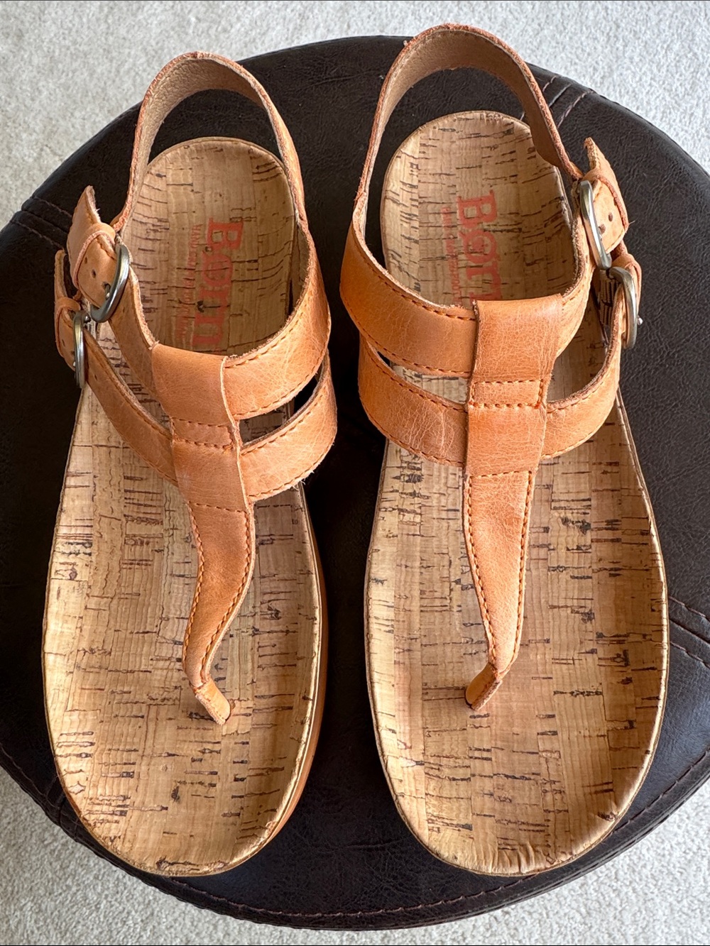 Born Tan Leather T-Strip Cork Footbed Sandals SZ 6